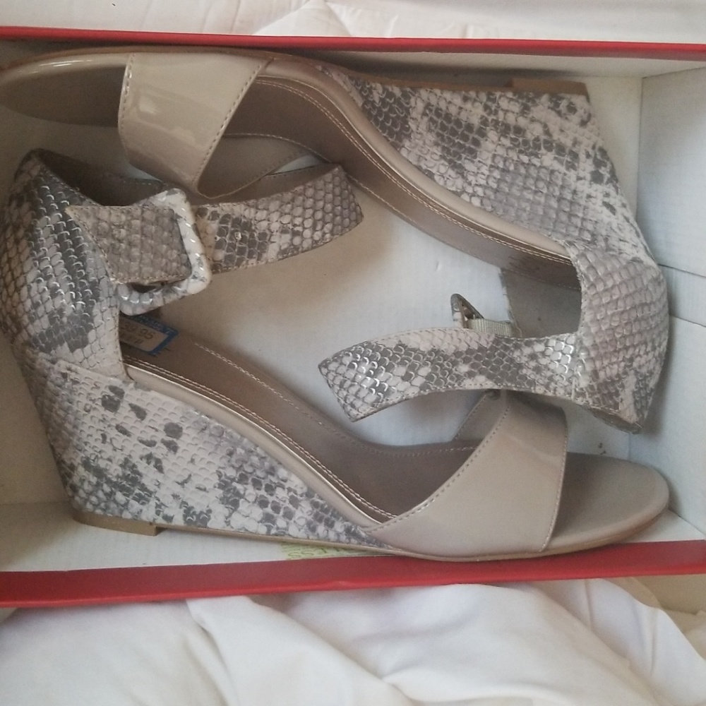 Extremely comfortable low wedge sandals